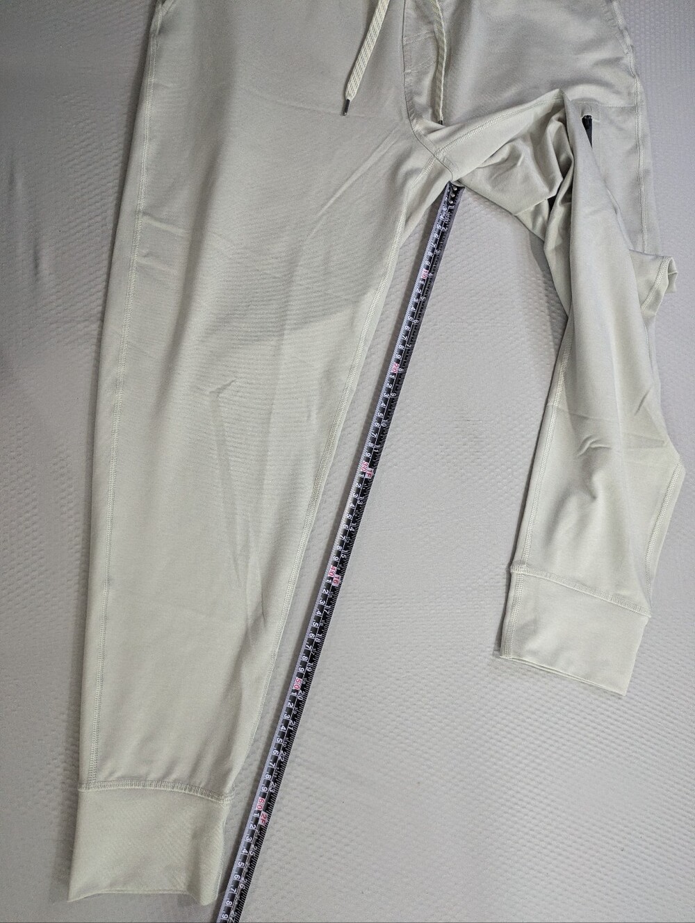 Vuori Sunday Performance Joggers Men’s Medium Platinum White V416 - Picture 4 of 7